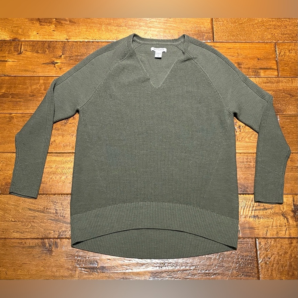 Athleta Olive V Neck high-low style Sweater ~ size XS